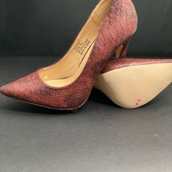 Charlotte Russe Snake Print Faux Leather Pumps - Picture 11 of 17